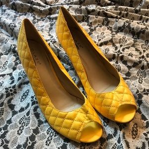 Adorable Glaze Quilted Yellow Retro Peep Toe Heels